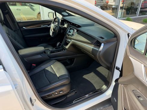 Used 2022 Cadillac XT5 Premium Luxury w/ Platinum Package AWD/4WD image 3