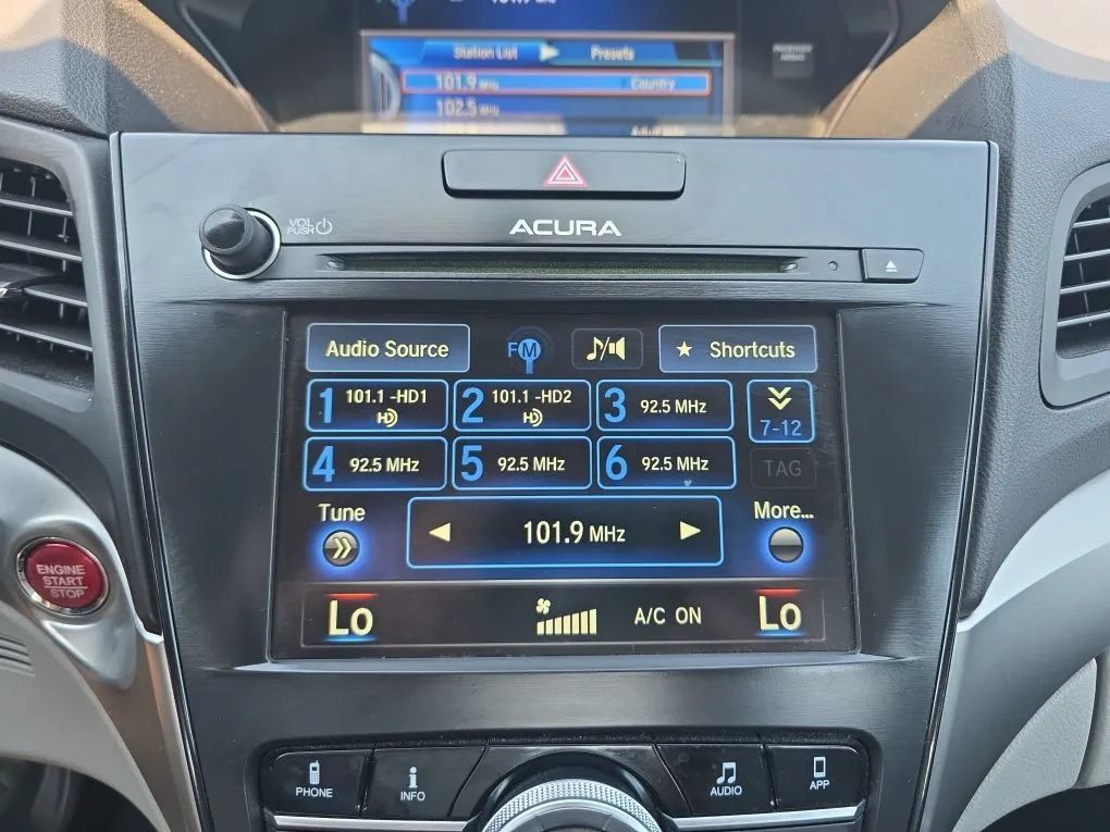 Used 2017 Acura ILX FWD image 27
