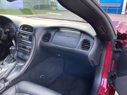 Used 2004 Chevrolet Corvette Coupe w/ Preferred Equipment Group RWD image 16