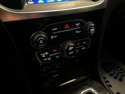 Used 2021 Chrysler 300 Touring L image 13