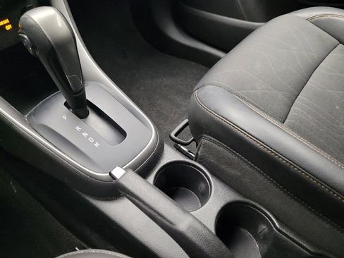 Used 2022 Chevrolet Trax LT w/ LT Convenience Package image 26