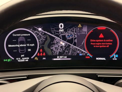 Used 2024 Porsche Cayenne Coupe image 11