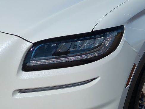 Used 2023 Lincoln Nautilus Reserve image 9