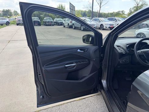 Used 2018 Ford Escape SE w/ SE Sync 3 Package AWD/4WD image 10