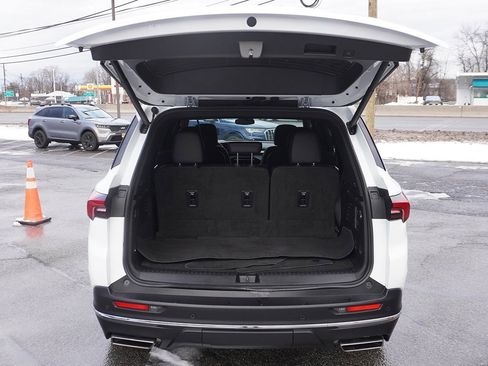 Used 2025 Buick Enclave Preferred w/ Power Package image 22