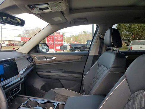 Certified 2025 Volkswagen Atlas SEL Premium R-Line image 17