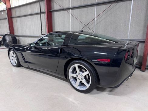 Used 2005 Chevrolet Corvette Coupe w/ Preferred Equipment Group RWD image 7