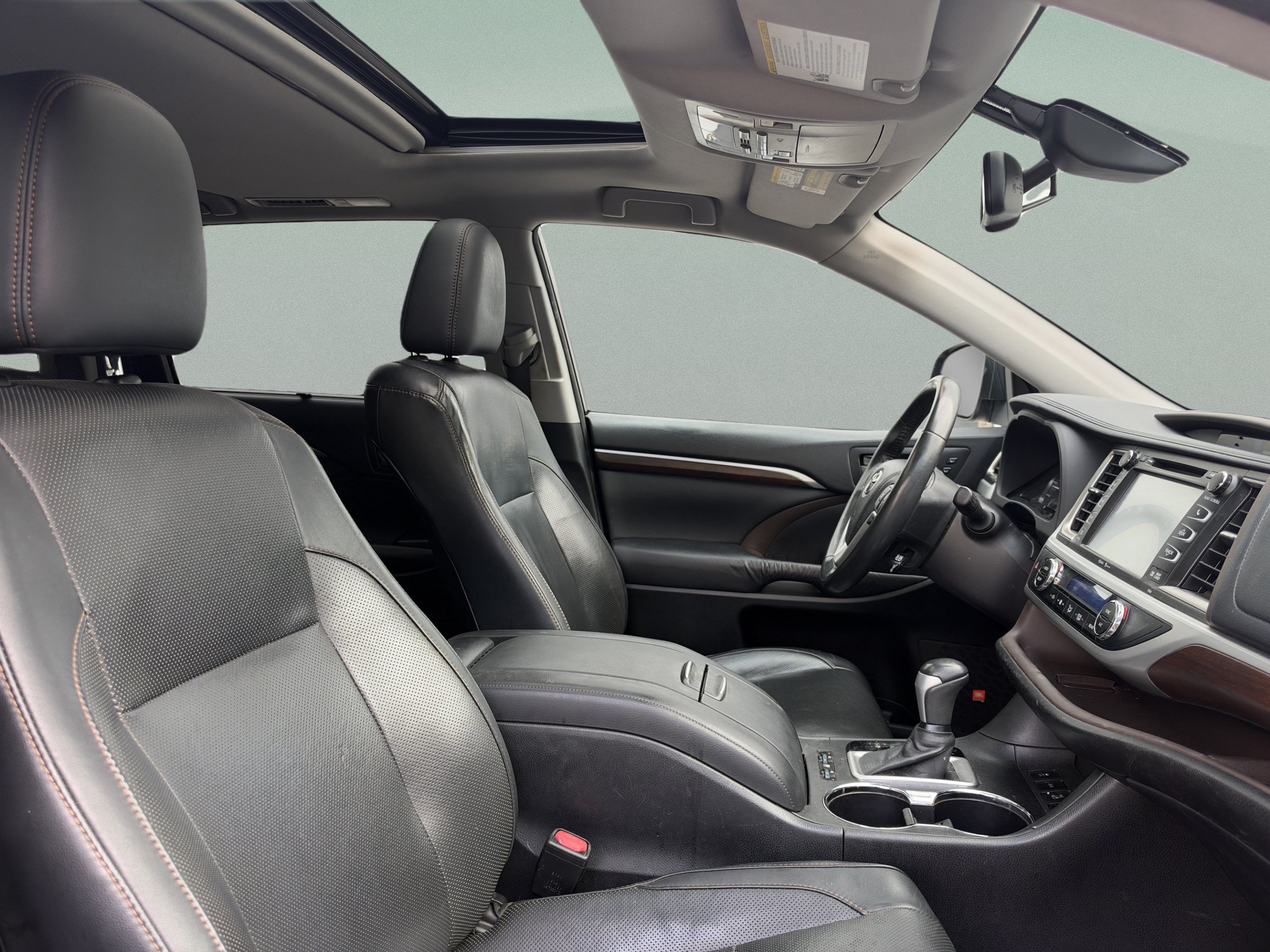 Used 2015 Toyota Highlander Limited w/ Driver Technology Package AWD/4WD image 17