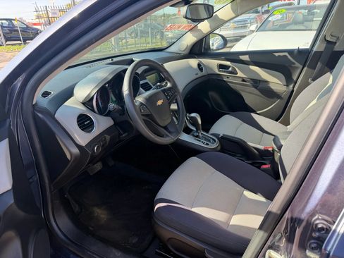 Used 2013 Chevrolet Cruze LS FWD image 8
