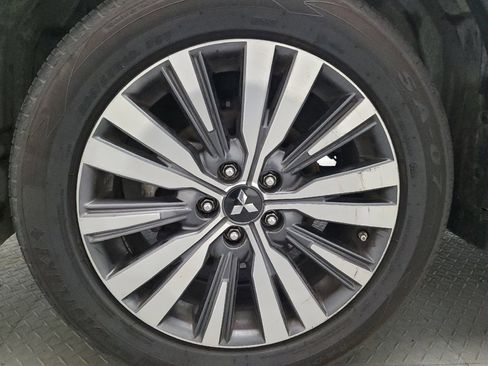 Used 2019 Mitsubishi Outlander ES image 31