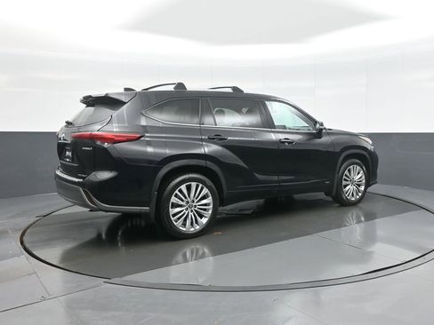Used 2023 Toyota Highlander Platinum image 7