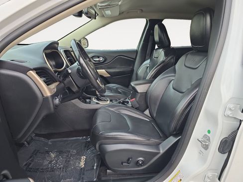 Used 2018 Jeep Cherokee Limited image 9