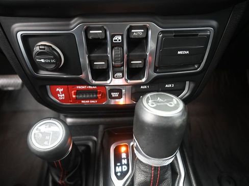 Used 2018 Jeep Wrangler Unlimited Rubicon AWD/4WD image 31