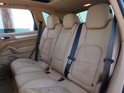 Used 2014 Porsche Cayenne GTS AWD/4WD image 33