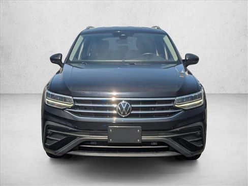 Used 2022 Volkswagen Tiguan SE FWD image 2