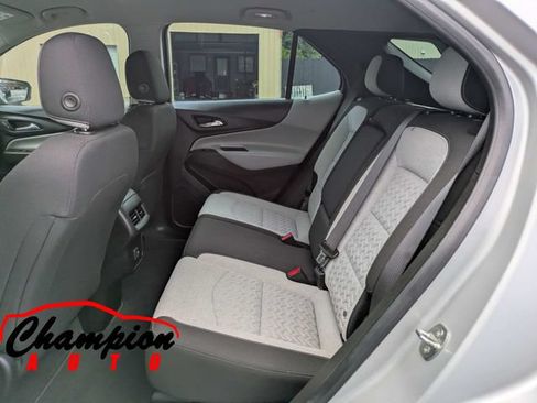 Used 2022 Chevrolet Equinox LS AWD/4WD image 17
