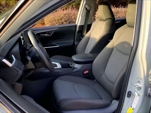 Used 2023 Toyota RAV4 XLE image 8