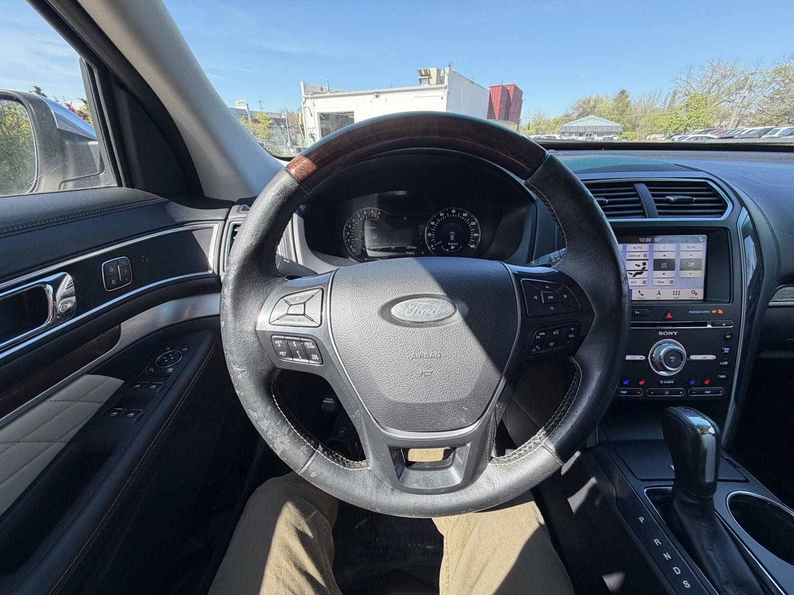 Used 2017 Ford Explorer Platinum AWD/4WD image 12