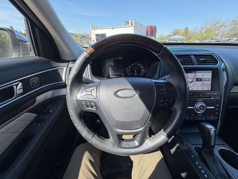 Used 2017 Ford Explorer Platinum AWD/4WD image 12