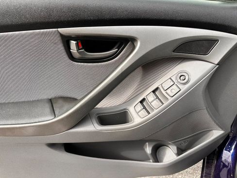 Used 2013 Hyundai Elantra GLS w/ Preferred Pkg image 9