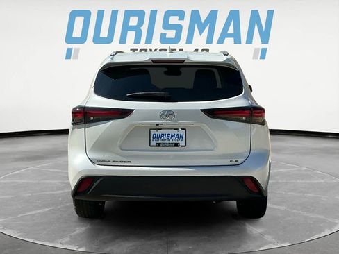 Used 2024 Toyota Highlander XLE image 6