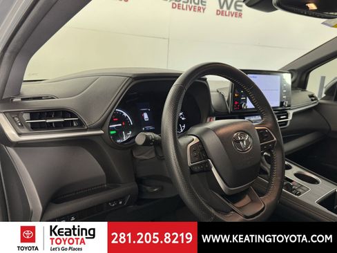 Certified 2024 Toyota Sienna XLE Woodland Edition image 14