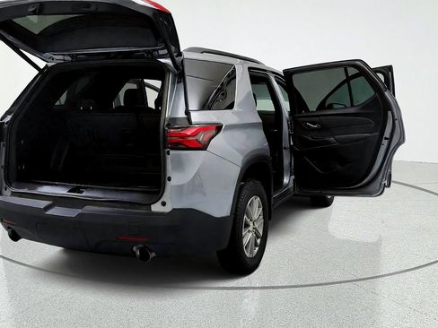 Used 2023 Chevrolet Traverse LT FWD image 12