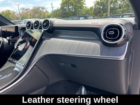 Used 2025 Mercedes-Benz GLC 43 AMG 4MATIC image 25