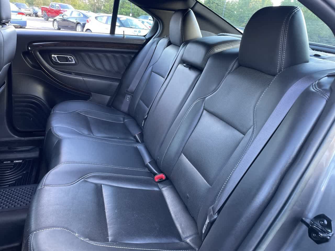 Used 2013 Ford Taurus Limited FWD image 18