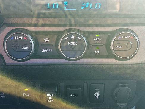 Used 2021 Toyota Tacoma TRD Sport w/ Technology Package AWD/4WD image 18