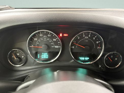 Used 2018 Jeep Wrangler Unlimited Sport w/ Connectivity Group image 19