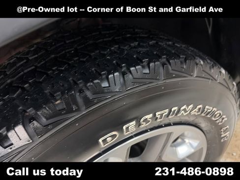 Used 2019 Jeep Cherokee Trailhawk w/ Cold Weather Group AWD/4WD image 12