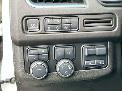 Used 2024 Chevrolet Suburban Z71 w/ Luxury Package AWD/4WD image 10