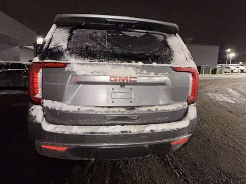 Used 2022 GMC Yukon SLT w/ SLT Premium Package image 9