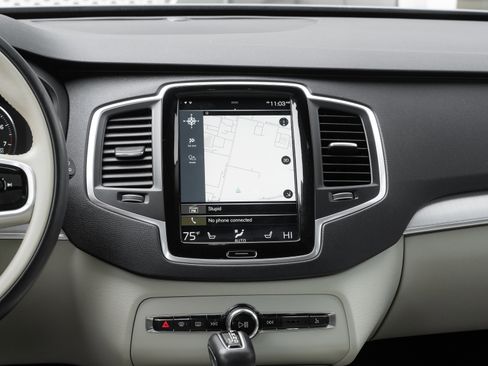 Used 2022 Volvo XC90 T5 Momentum w/ Climate Package image 12