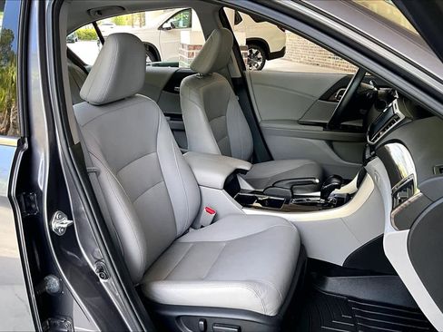 Used 2017 Honda Accord EX-L image 9