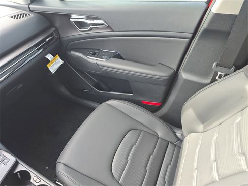 New 2026 Kia Sportage SX image 18