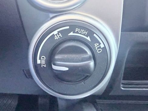 Used 2019 Nissan Titan SV w/ SV Convenience Package AWD/4WD image 17