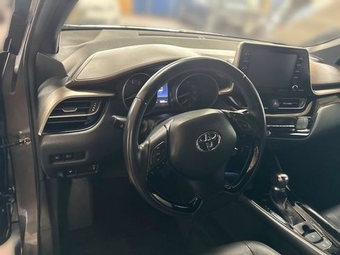 Used 2019 Toyota C-HR Limited FWD image 12