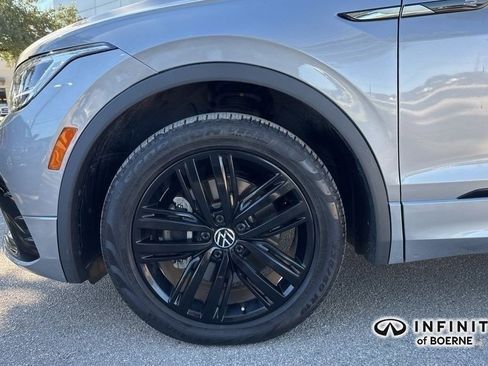 Used 2022 Volkswagen Tiguan SE R-Line image 6