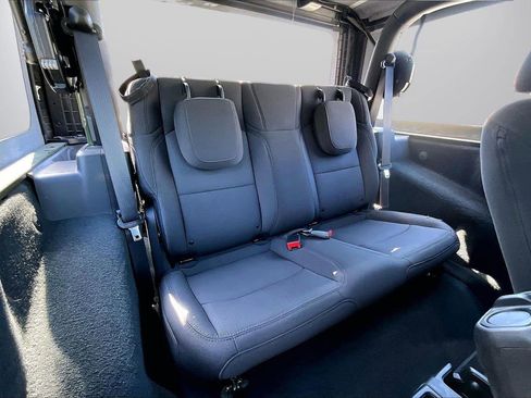 Used 2022 Jeep Wrangler Sport AWD/4WD image 23