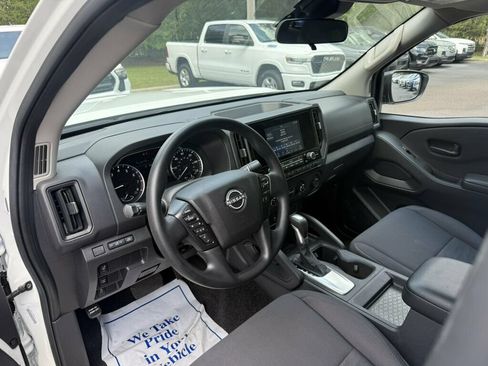 Used 2025 Nissan Frontier S RWD image 3