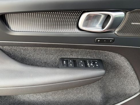 Used 2025 Volvo XC40 B5 Ultra w/ Climate Package image 11