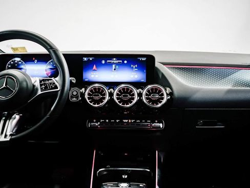 Used 2025 Mercedes-Benz GLA 250 image 12