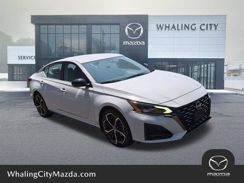 Used 2023 Nissan Altima 2.5 SR FWD image 1