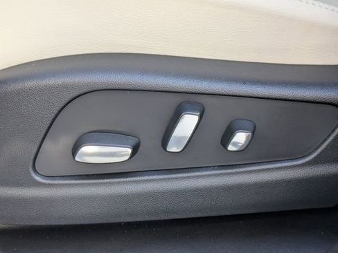 Used 2025 Cadillac XT5 Sportv w/ Technology Package image 21