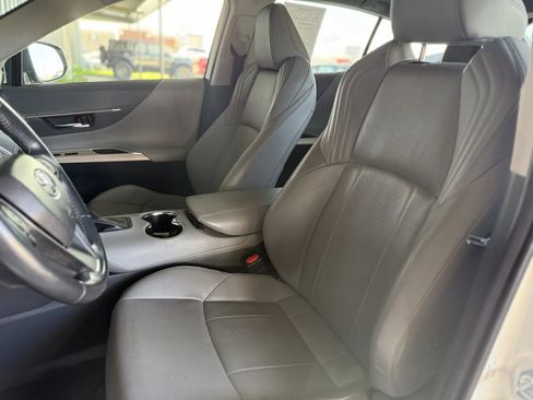 Used 2021 Toyota Venza Limited image 14