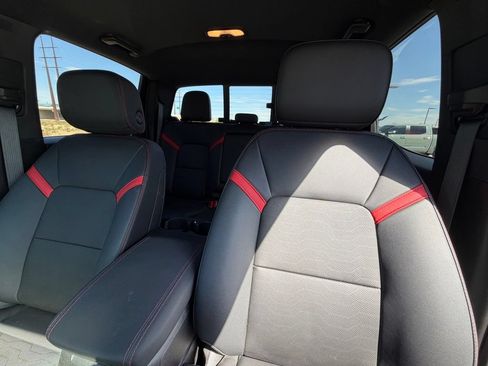 Used 2025 Chevrolet Colorado Z71 w/ Technology Package AWD/4WD image 13
