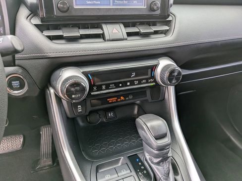 Used 2019 Toyota RAV4 XLE FWD image 23