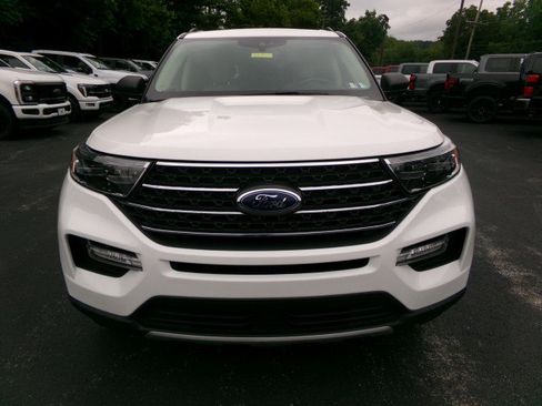 Used 2022 Ford Explorer XLT w/ Equipment Group 202A AWD/4WD image 3